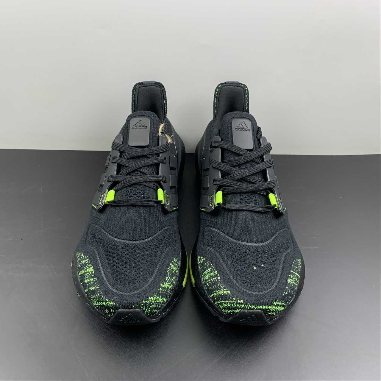 Adidas Ultraboost 22 - Preto/Verde