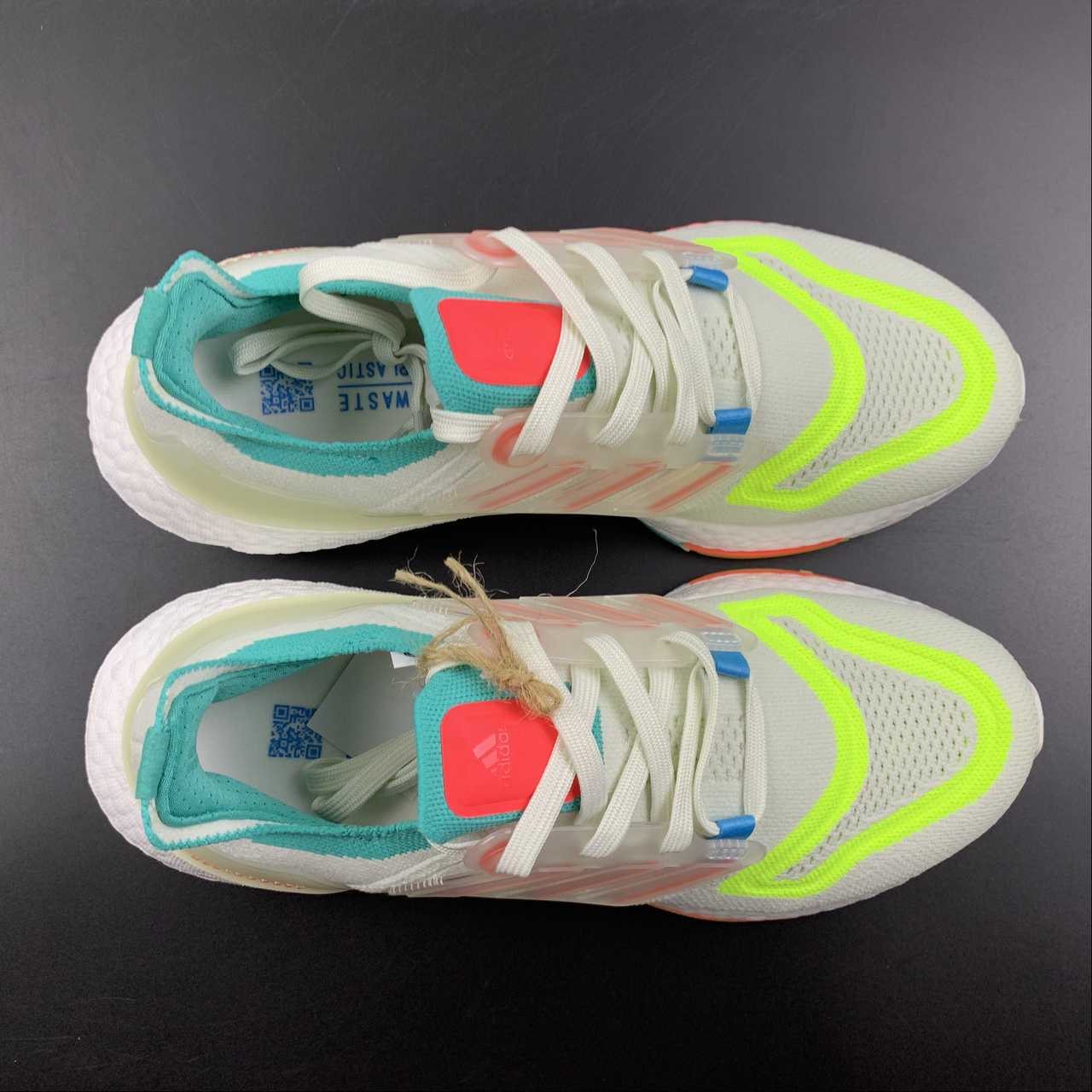 Adidas Ultraboost 22 - Branco/Verde/Laranja