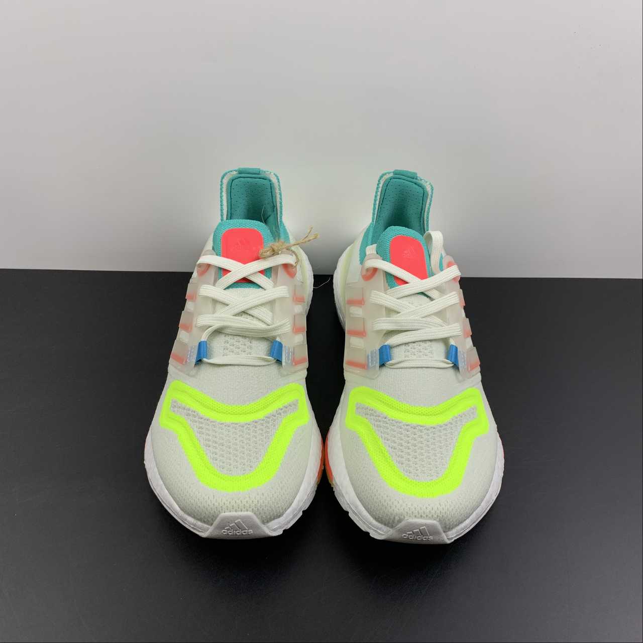 Adidas Ultraboost 22 - Branco/Verde/Laranja