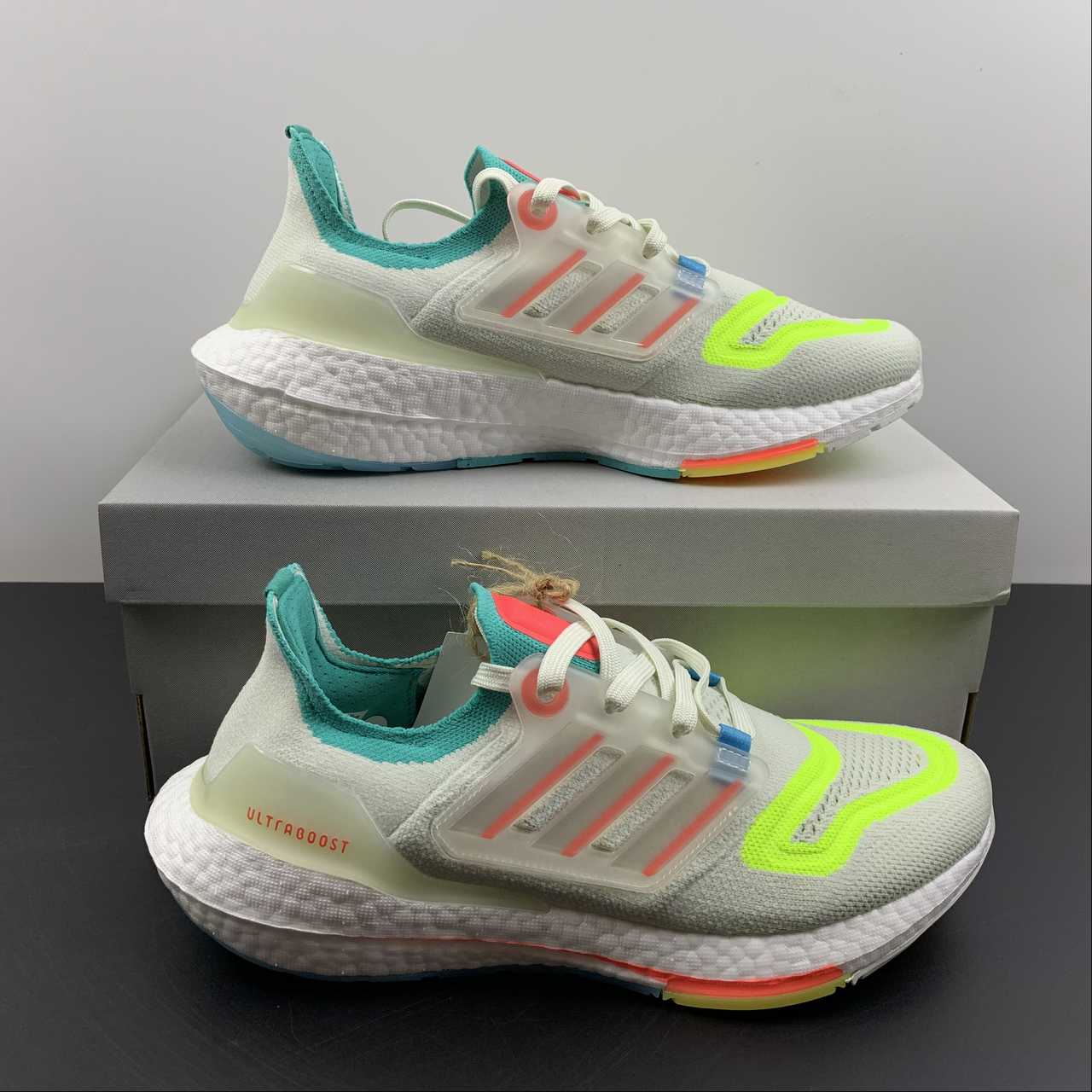 Adidas Ultraboost 22 - Branco/Verde/Laranja