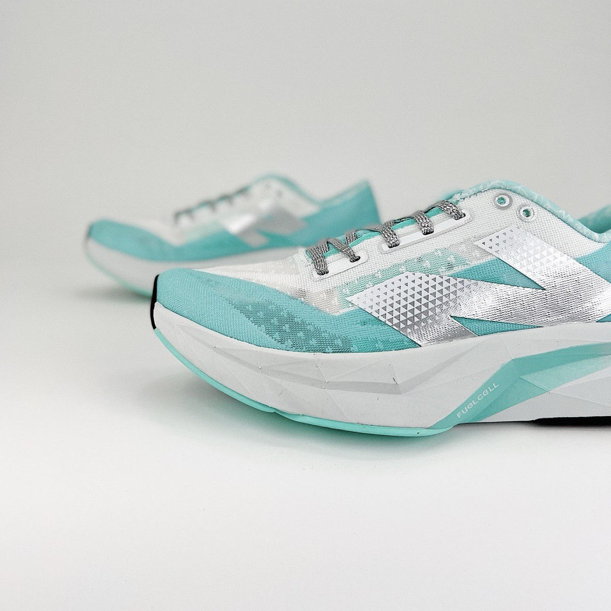 New Balance FuelCell Rebel V4 - Azul Claro