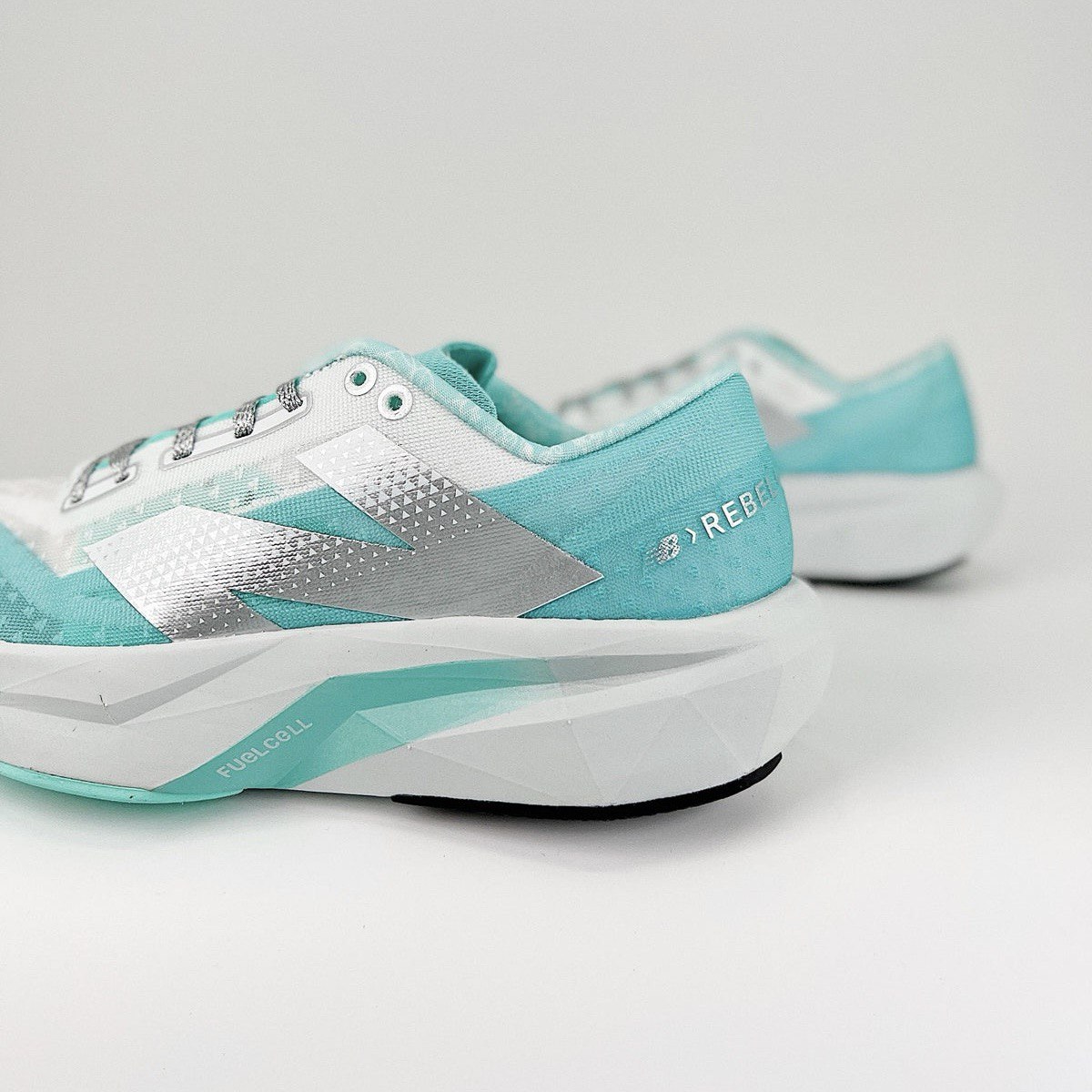 New Balance FuelCell Rebel V4 - Azul Claro