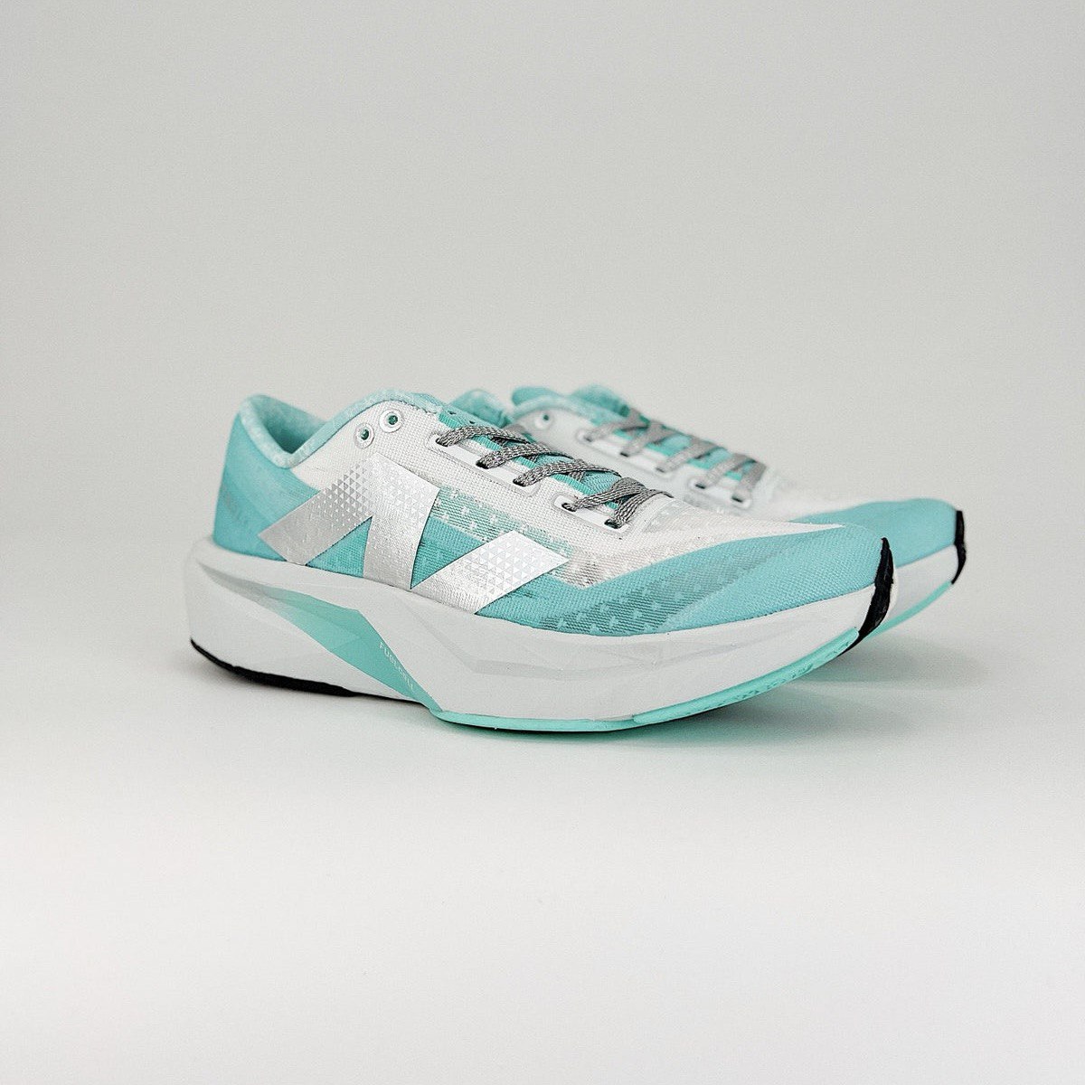 New Balance FuelCell Rebel V4 - Azul Claro