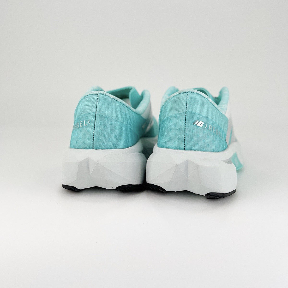 New Balance FuelCell Rebel V4 - Azul Claro