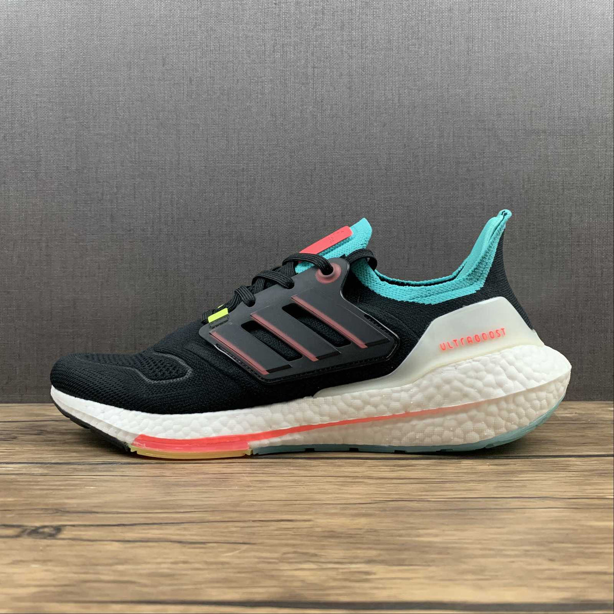Adidas Ultraboost 22 - Preto/Turquesa