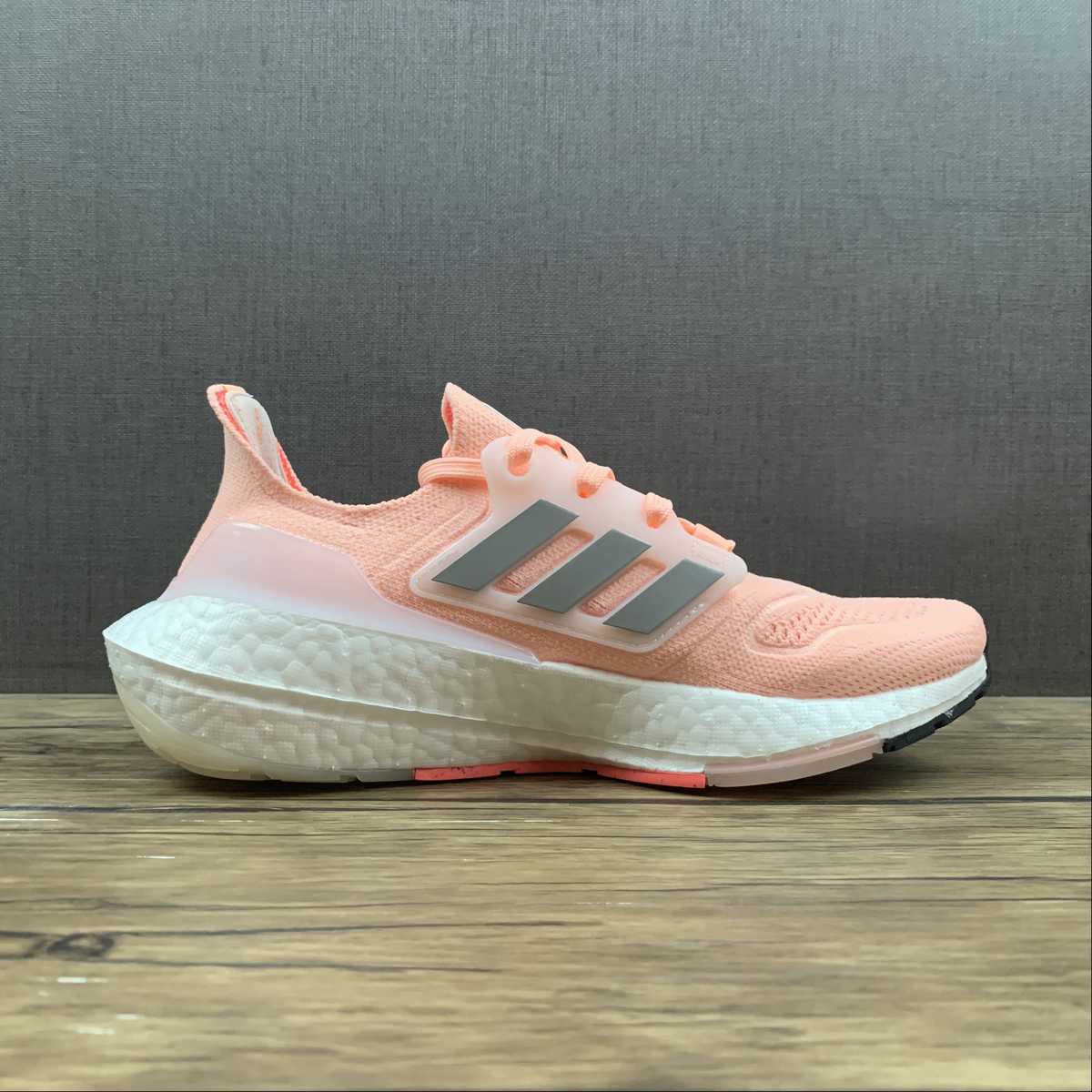 Adidas Ultraboost 22 - Rosa/Cinza