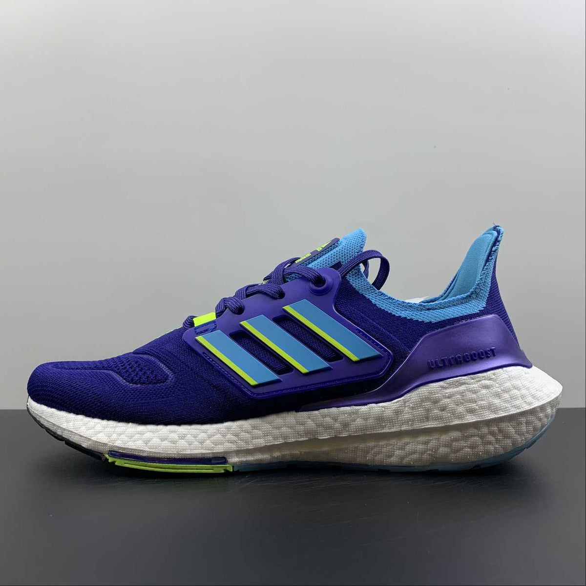 Adidas Ultraboost 22 - Roxo/Azul