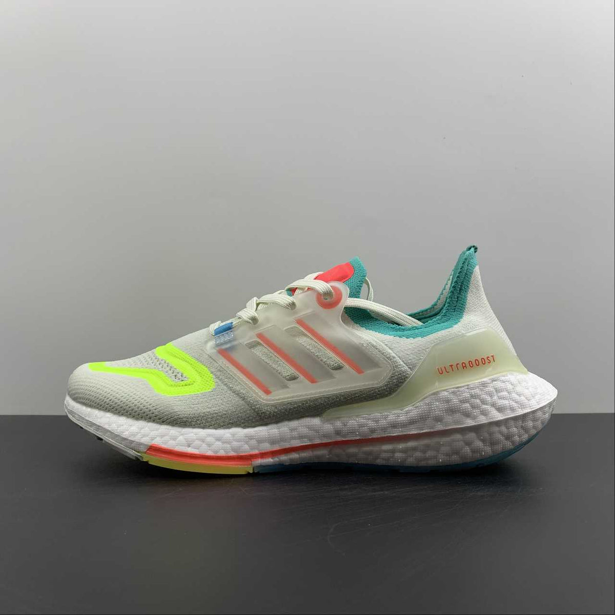 Adidas Ultraboost 22 - Branco/Verde/Laranja