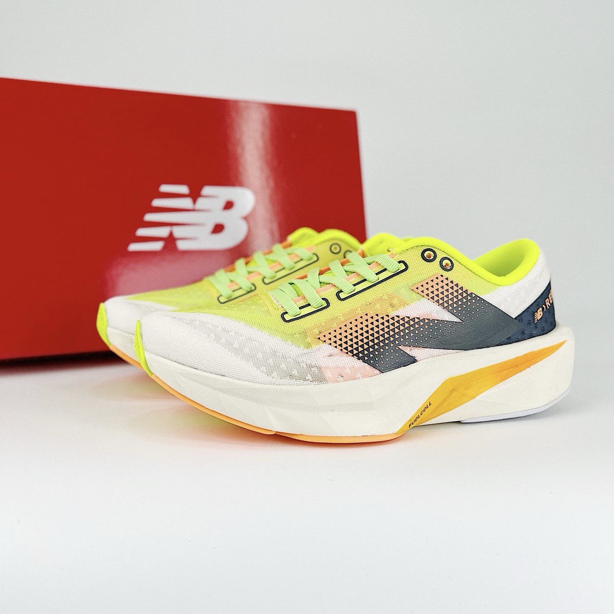 New Balance FuelCell Rebel V4 - Amarelo/Laranja