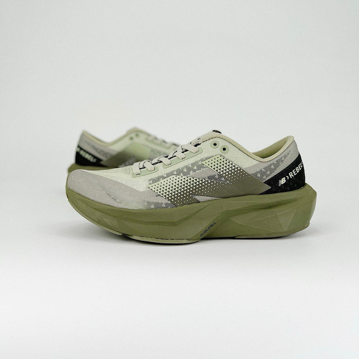 New Balance FuelCell Rebel V4 - Verde Militar