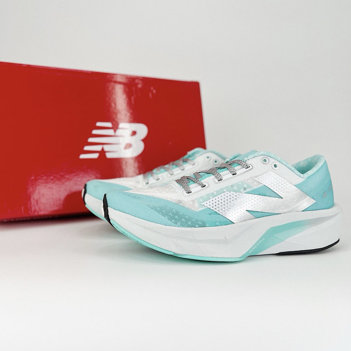 New Balance FuelCell Rebel V4 - Azul Claro