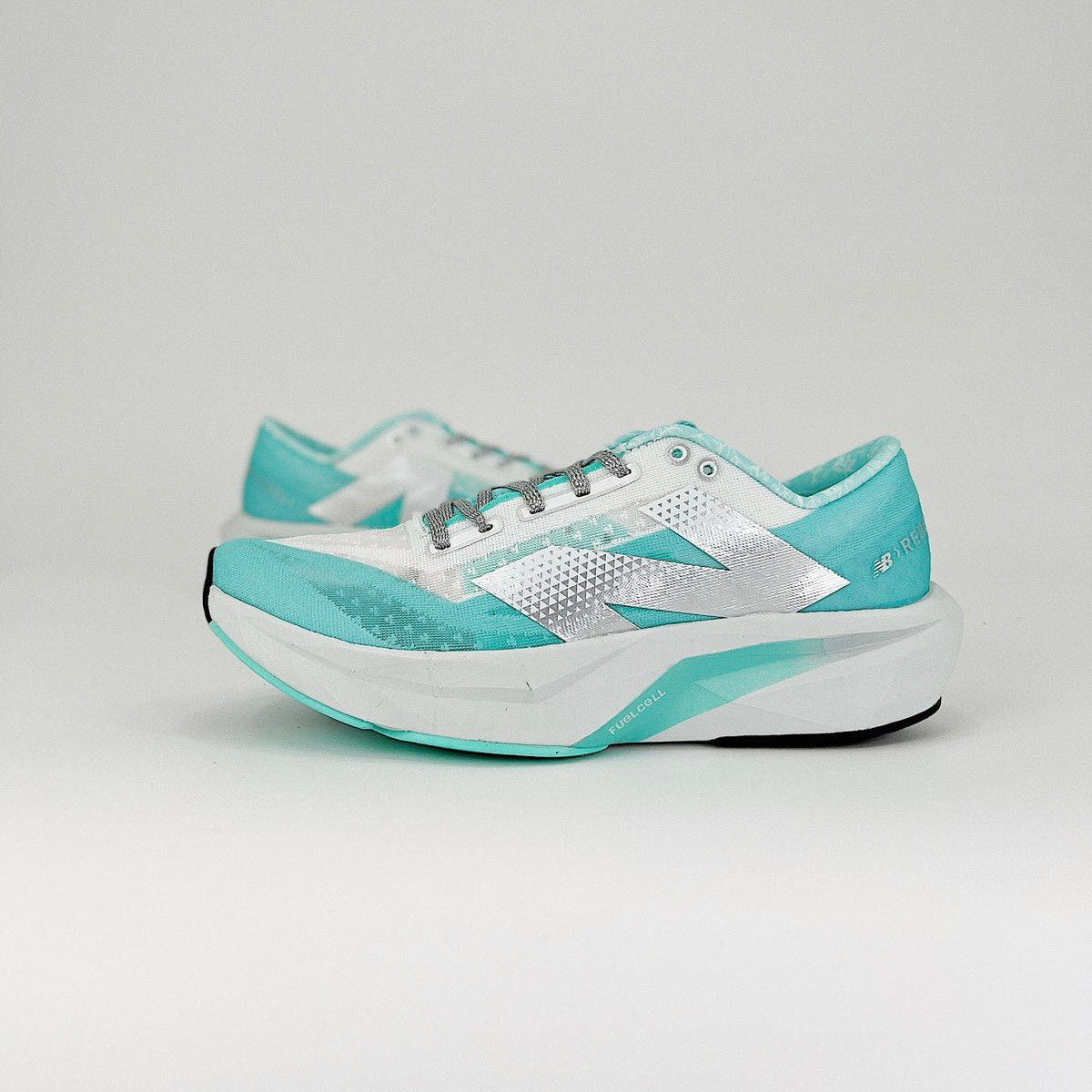 New Balance FuelCell Rebel V4 - Azul Claro